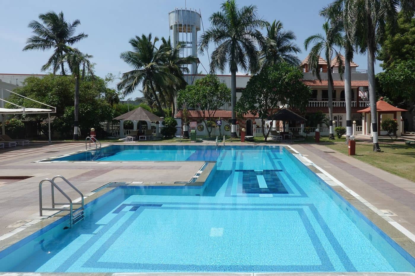 Resorts & Stays